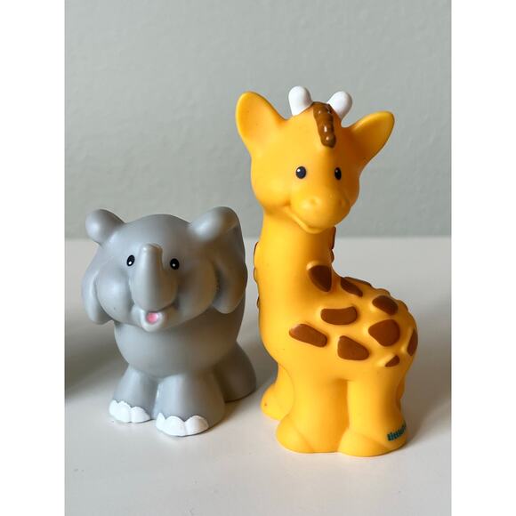 Fisher-Price Little People Choo-Choo Zoo Train Music Sounds, 4 Figures Works - Picture 4 of 12